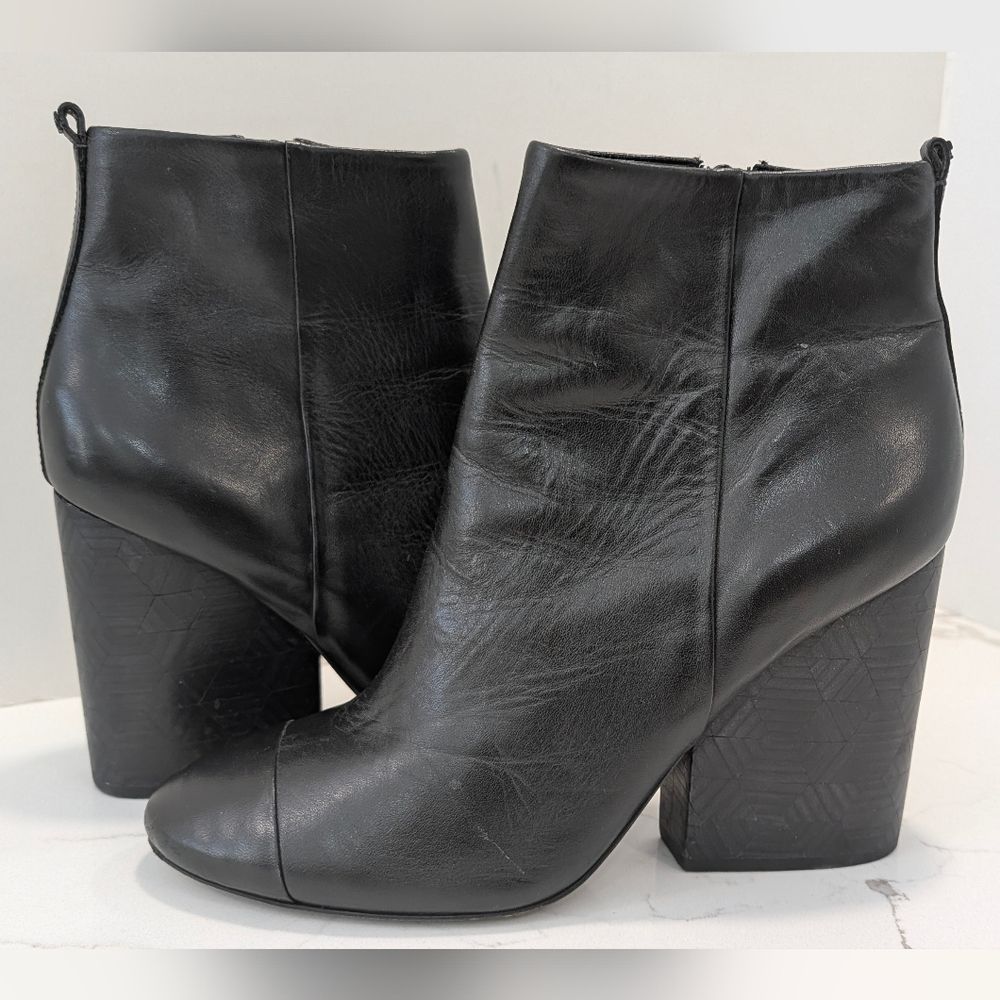 Tory Burch Women's Black Grove Leather Boots Size 10.5 Ankle Zip Cap Toe Western